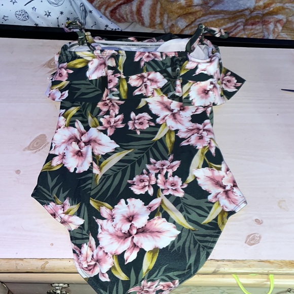 One piece flower swimsuit - Picture 3 of 3